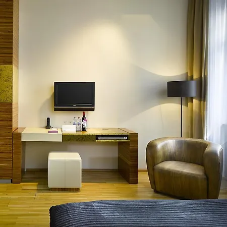 The Icon & Lounge Hotel 4*