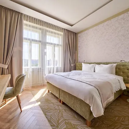 Mamaison Riverside Отель 5*