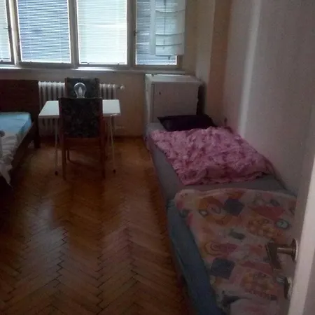 Flat 18 Minutes From Vaclavske Namesti * Praga