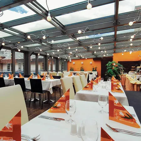 Ea Crystal Palace Hotel