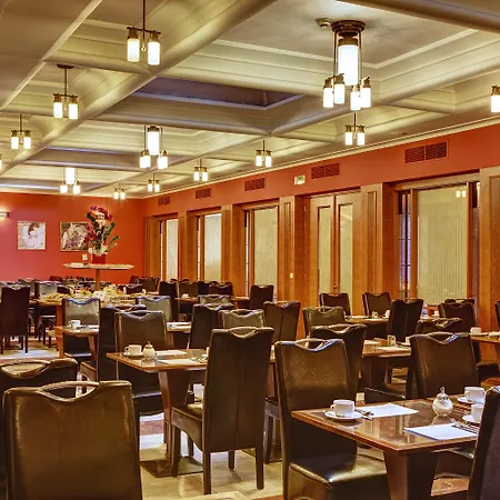 Hotel Majestic Plaza 4*