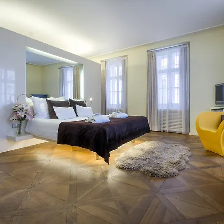 Three Storks Otel 5*