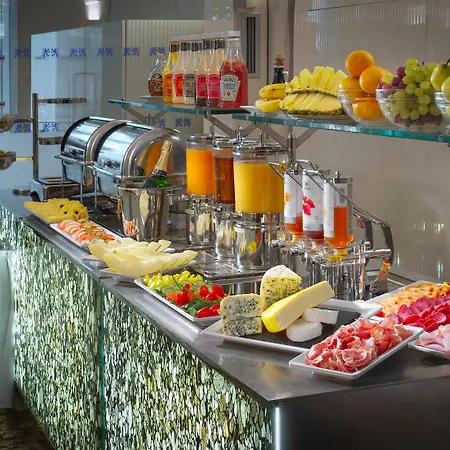 Three Storks Otel 5*