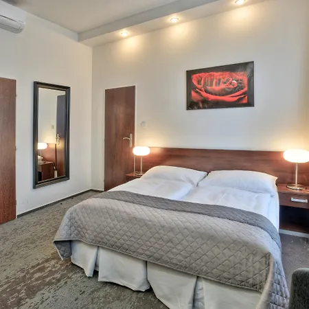 Hotel Royal Plaza 3*