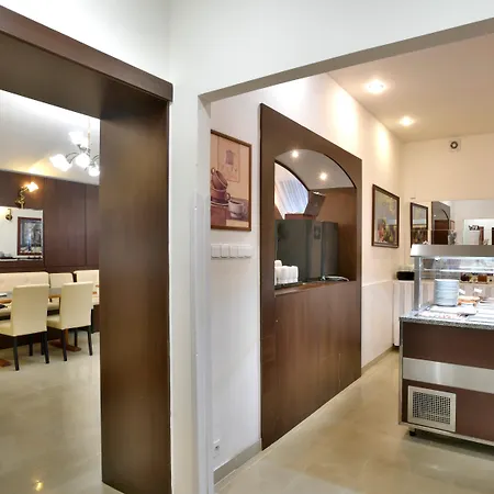 Royal Plaza Hotel 3*