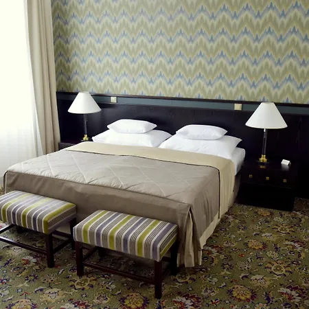 Savoy 4*
