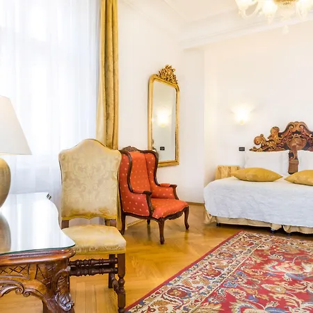 Charles Bridge Palace פראג