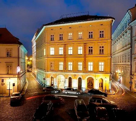 Charles Bridge Palace מלון פראג