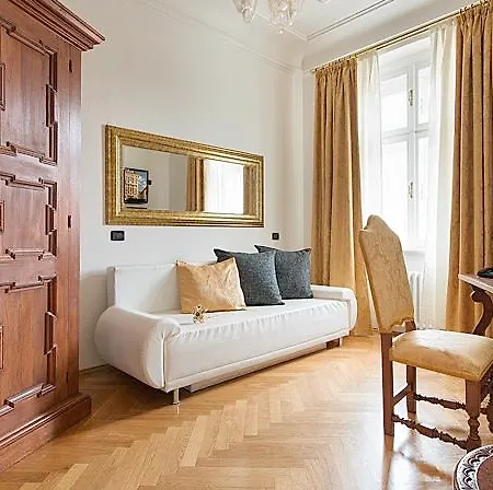 Charles Bridge Palace מלון 4*