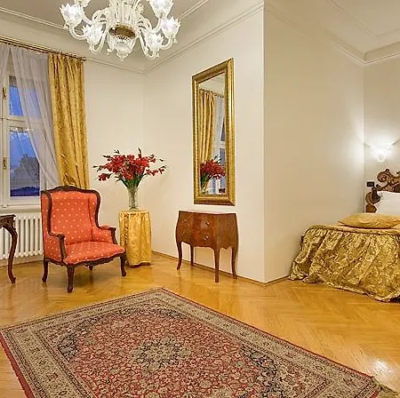 Charles Bridge Palace פראג
