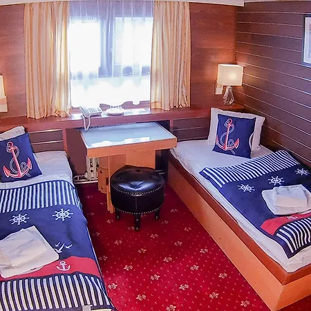 Albatros Bådhotel 3*