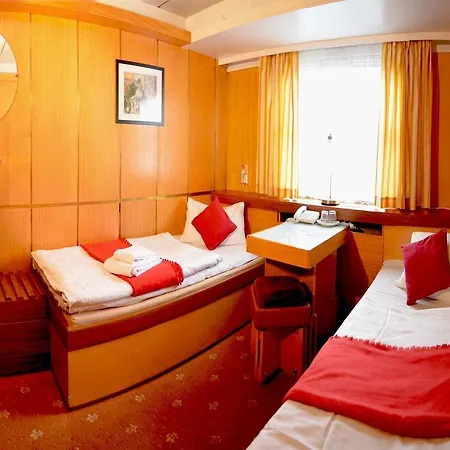Albatros Bådhotel 3*