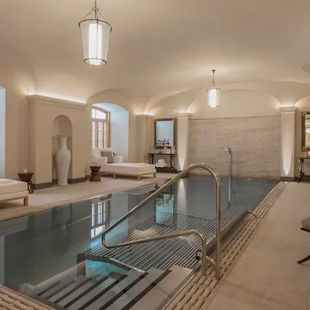 Four Seasons Hotel