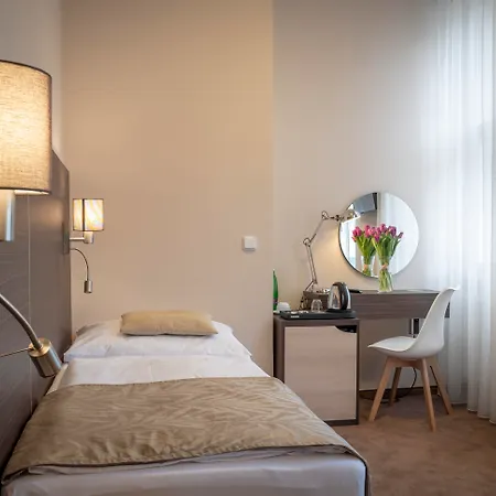 Pytloun Kampa Garden 4* פראג