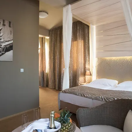 Pytloun Kampa Garden מלון 4*