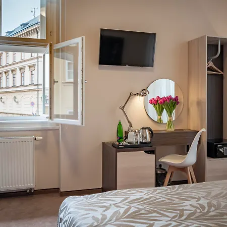 מלון Pytloun Kampa Garden 4*