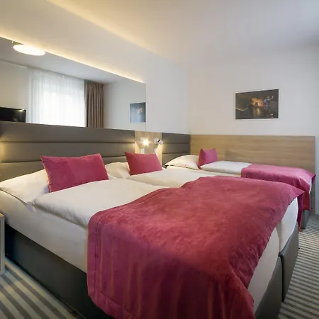 White Lion Hotel 4*