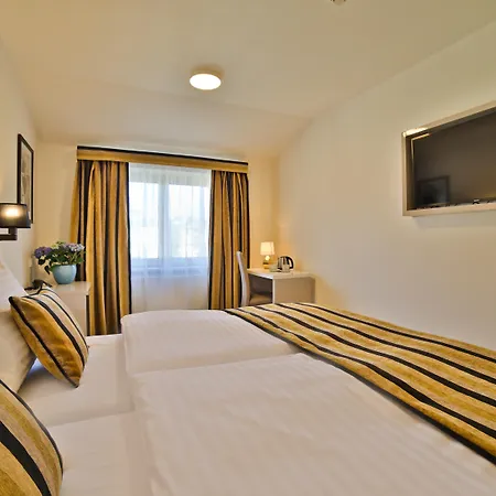 Ariston 4*