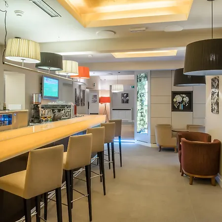 Three Crowns Hotel 3*