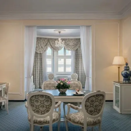 Szálloda Ambassador Zlata Husa 5*