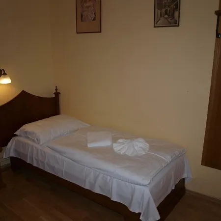 Hotel King George 3*