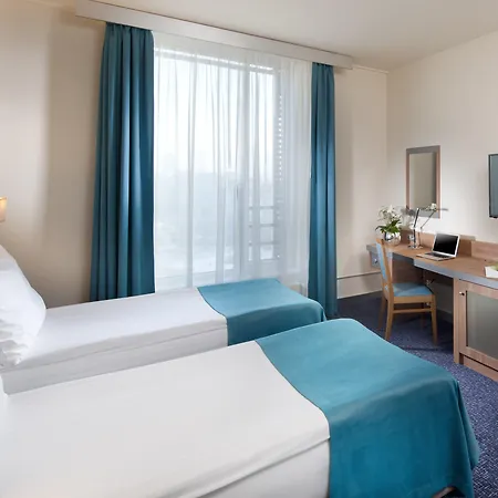 Hotel By Ihg