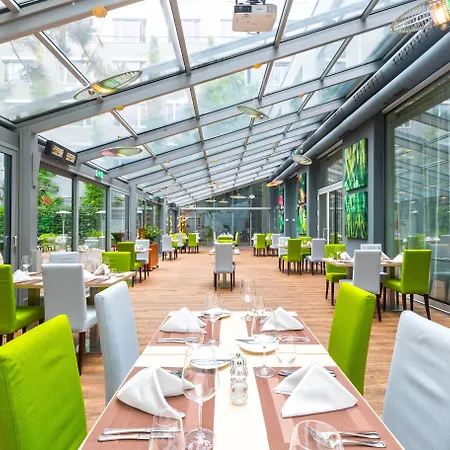 Holiday By Ihg Szálloda 4*
