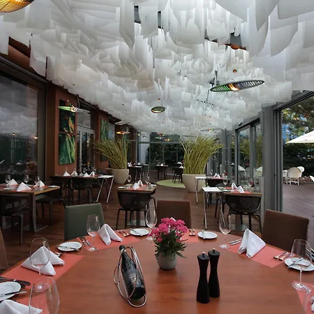 Holiday By Ihg 4*