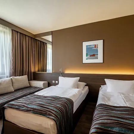 Expo Hotel 4*