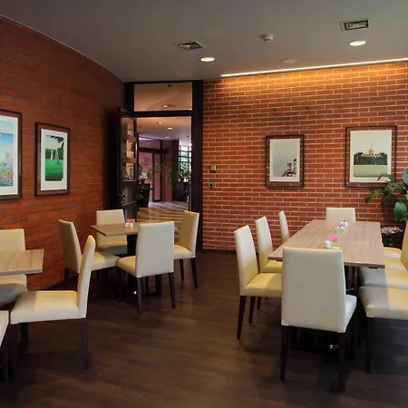 Expo Hotel
