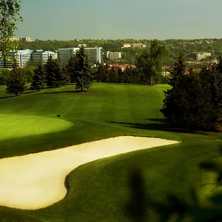Golf 4* Prague