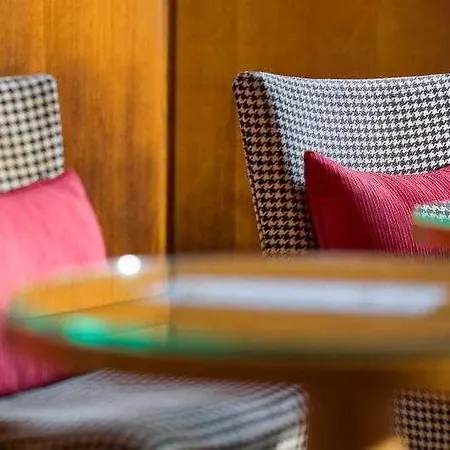 Mamaison Riverside Отель 5*
