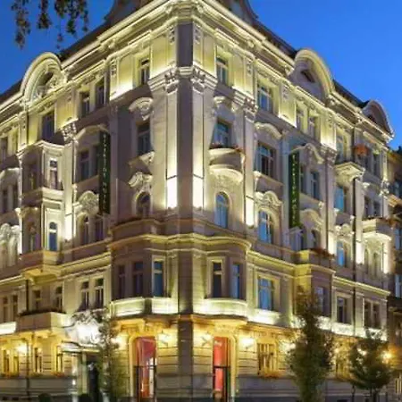 Mamaison Riverside Отель