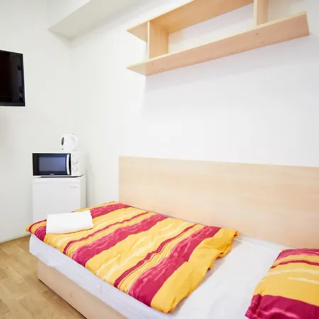 University Hotel 2*