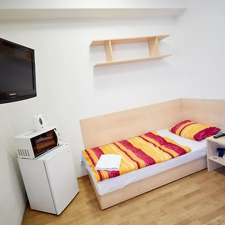 University Hotel Ξενοδοχείο 2*