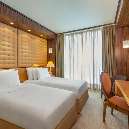 Hotel Nh Collection Carlo Iv 5*
