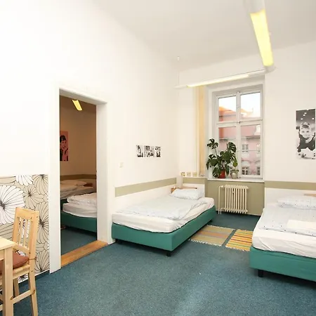 Charles Square 3*