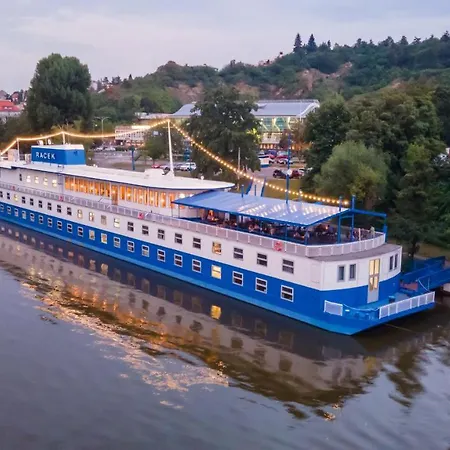 Botel Racek 3*