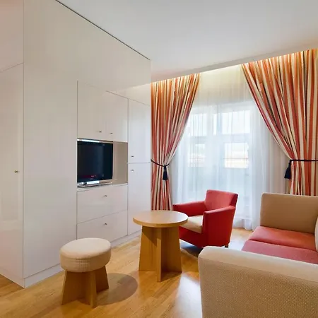 Mamaison Riverside Отель