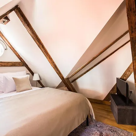 Hotel Nerudova 211 Prague