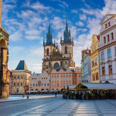 Szálloda Holiday By Ihg 4*