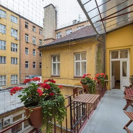 Wonderful Next To The Jerusalem Synagogue Apartment