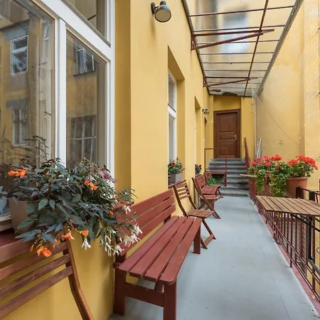 Wonderful Next To The Jerusalem Synagogue *