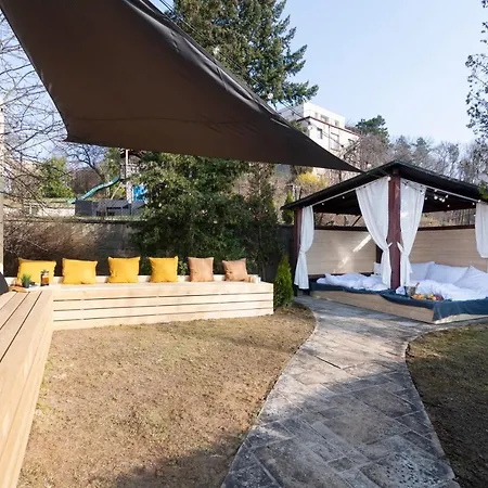 Miami Lovely Romantic Garden With Whirlpool