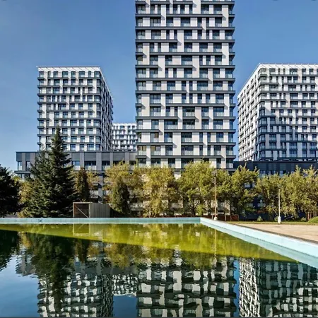 Garden Tower - 8 Min Do Centra, Garaz Apartment