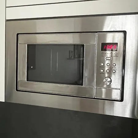 Garden Tower - 8 Min Do Centra, Garaz Apartment *