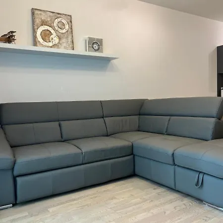 Garden Tower - 8 Min Do Centra, Garaz Apartment *