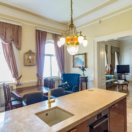 Villa With Hot-Tub, Terrace And Garden, Wenceslass Square Vila Praha