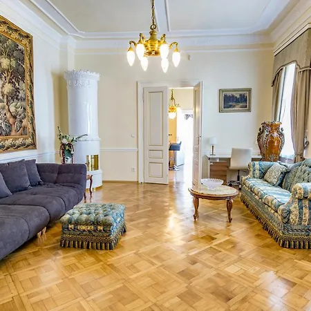 Vila Villa With Hot-Tub, Terrace And Garden, Wenceslass Square