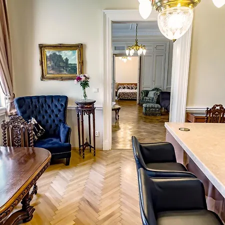 Villa With Hot-Tub, Terrace And Garden, Wenceslass Square Vila *